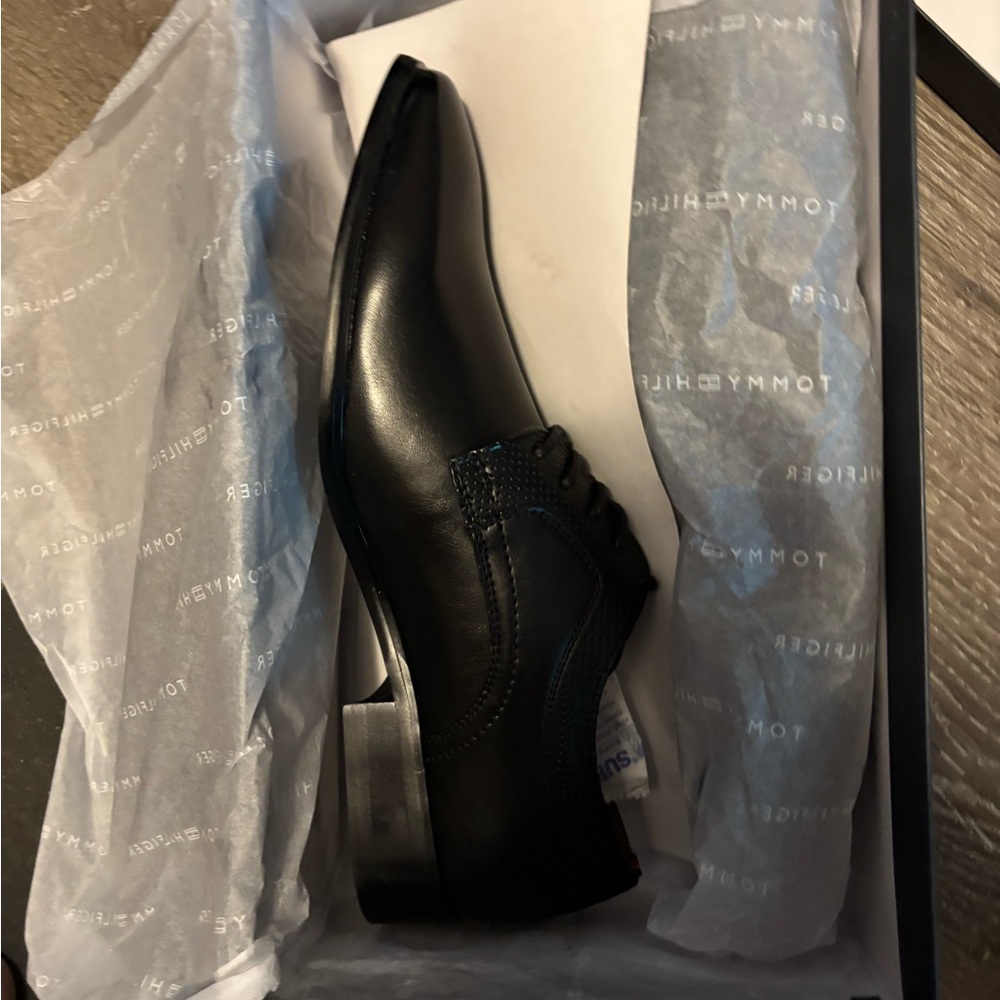 Tommy Hilfiger Black Leather Oxfords-dress shoes - Picture 4 of 6